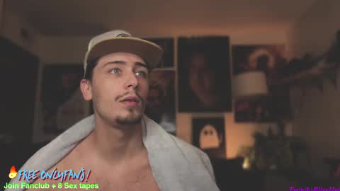 Snapshot of dylandaniel69 chatting on February 21, 6:29 am Dylan Daniel 7.8 online show from February 21, 6:29 am