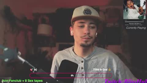 Snapshot of dylandaniel69 chatting on March 10, 1:21 pm Dylan Daniel 7.8 online show from March 10, 1:21 pm