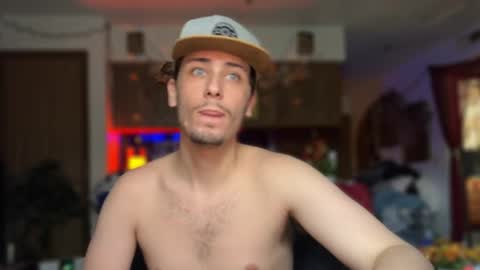 Snapshot of dylandaniel69 chatting on October 17, 10:03 pm Dylan Daniel 7.8 online show from October 17, 10:03 pm