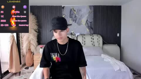 dylanroyce_ online show from March 17, 12:29 pm