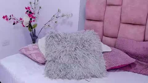 ---DYLAN--- online show from February 23, 9:06 am