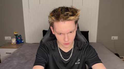 eaton_ online show from January 16, 6:21 pm