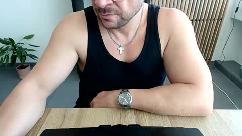 Snapshot of echoesethos chatting on September 25, 9:19 am Echo online show from September 25, 9:19 am