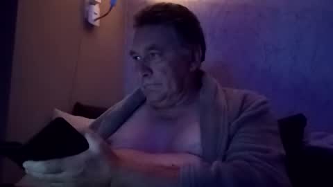 Snapshot of edje59a chatting on September 20, 9:37 pm Eddy online show from September 20, 9:37 pm