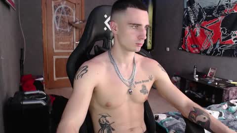 Snapshot of eduard_loveee chatting on October 9, 11:15 am Eduar online show from October 9, 11:15 am