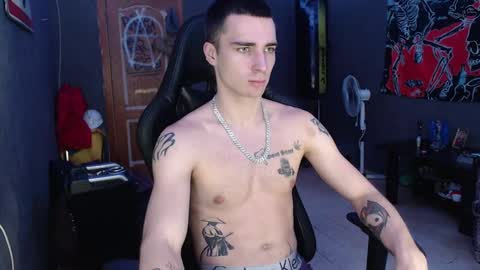 Snapshot of eduard_loveee chatting on December 20, 1:33 pm Eduar online show from December 20, 1:33 pm