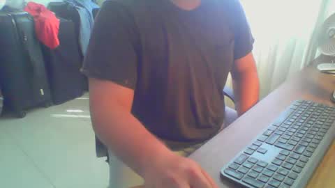 Snapshot of ekudemic chatting on December 19, 6:45 pm Juan Pablo M online show from December 19, 6:45 pm