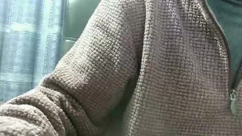 elfyonee online show from December 6, 7:01 pm