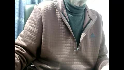 elfyonee online show from December 8, 8:25 pm