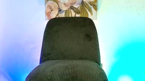 elias_salvatore_ online show from June 30, 7:04 pm