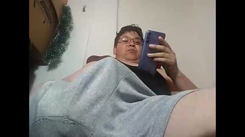 Snapshot of elimposstor chatting on December 31, 11:06 pm elimposstor online show from December 31, 11:06 pm