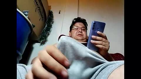 Snapshot of elimposstor chatting on January 3, 1:25 pm elimposstor online show from January 3, 1:25 pm