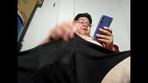 Snapshot of elimposstor chatting on February 6, 4:10 am elimposstor online show from February 6, 4:10 am