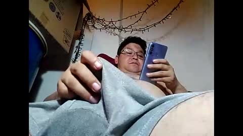 Snapshot of elimposstor chatting on December 15, 4:04 pm elimposstor online show from December 15, 4:04 pm