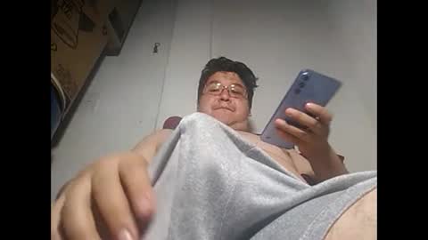 Snapshot of elimposstor chatting on February 7, 1:01 pm elimposstor online show from February 7, 1:01 pm