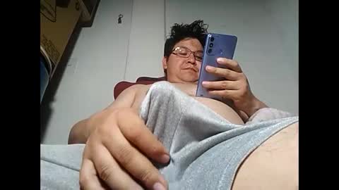 Snapshot of elimposstor chatting on February 11, 2:35 am elimposstor online show from February 11, 2:35 am