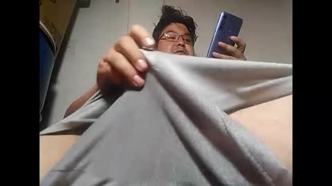 Snapshot of elimposstor chatting on February 24, 2:37 pm elimposstor online show from February 24, 2:37 pm