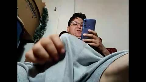 Snapshot of elimposstor chatting on December 31, 12:46 pm elimposstor online show from December 31, 12:46 pm