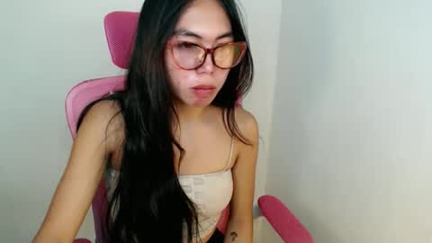 ella_walkerxxx online show from May 2, 8:28 am