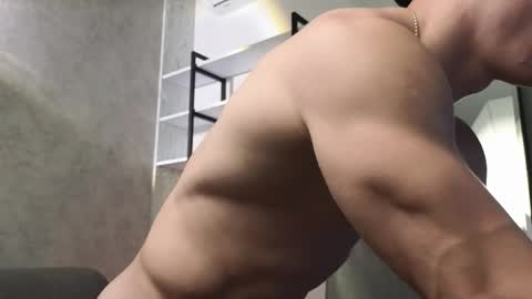 elliot_muscle04 online show from May 31, 6:09 pm