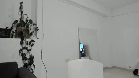 elnenedearg online show from April 3, 1:57 am