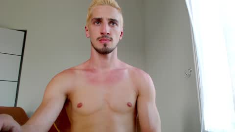 Snapshot of elpsycongrooo chatting on February 4, 9:28 am elpsycongroo online show from February 4, 9:28 am