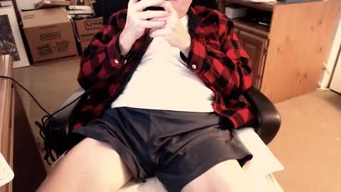 Snapshot of emil_karpo chatting on February 25, 3:27 pm Terrance1st online show from February 25, 3:27 pm