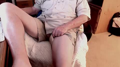 Snapshot of emil_karpo chatting on October 13, 3:29 pm Terrance1st online show from October 13, 3:29 pm