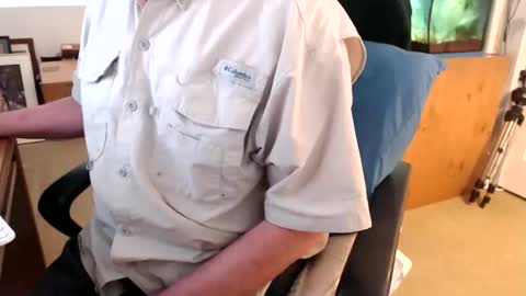 Snapshot of emil_karpo chatting on October 25, 6:42 pm Terrance1st online show from October 25, 6:42 pm