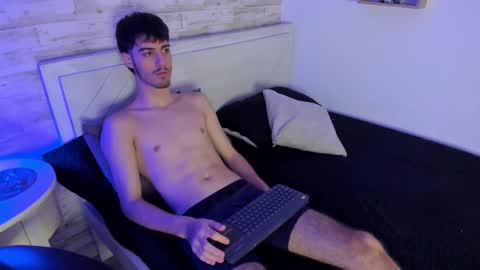 emir_ozan online show from December 18, 2:35 pm