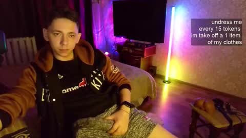 emveeboy96 online show from December 2, 9:51 pm