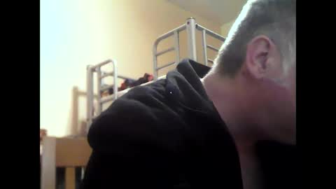 englishguysurrey online show from November 25, 7:10 am