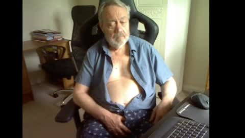 erasmus_d online show from May 31, 4:50 pm