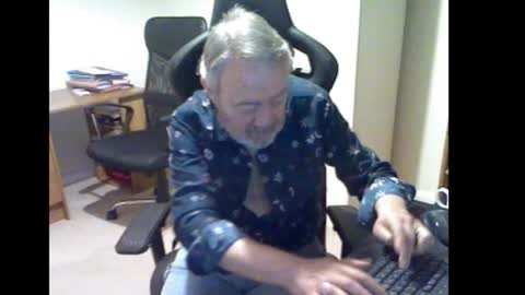 erasmus_d online show from December 20, 5:31 pm