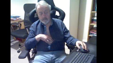 erasmus_d online show from November 30, 5:48 pm