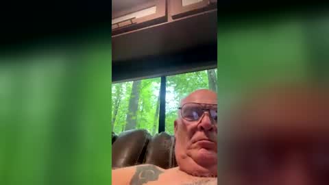 eric19545454 online show from June 21, 10:37 pm