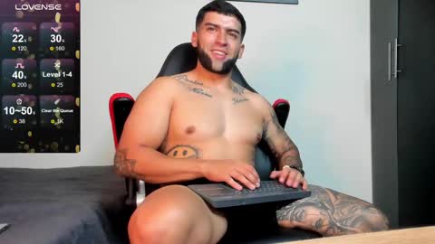 Snapshot of erick_blake_ chatting on February 17, 3:58 am my   online show from February 17, 3:58 am