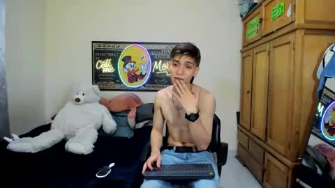 erick_de_rossee online show from April 15, 7:58 pm