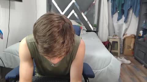 Snapshot of erick_de_rossee chatting on December 9, 11:30 pm erick_de_rossee online show from December 9, 11:30 pm