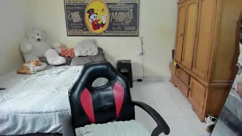 erick_de_rossee online show from February 18, 9:45 pm