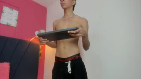 ero_boy40 online show from August 3, 1:06 pm
