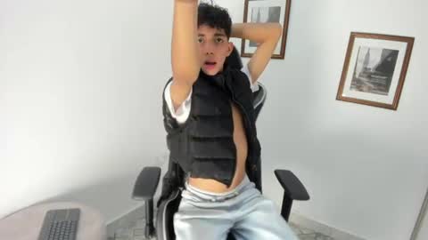 ero_boy40 online show from July 1, 12:33 am