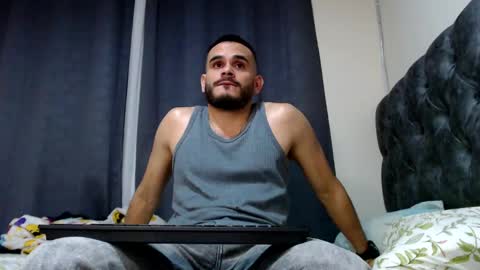 Snapshot of esteban_fer chatting on January 15, 5:19 am Esteban Fernandez online show from January 15, 5:19 am