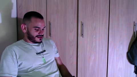 Snapshot of esteban_fer chatting on February 23, 4:44 am Esteban Fernandez online show from February 23, 4:44 am