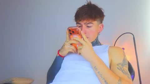 Esteban independent model online show from December 19, 1:30 pm