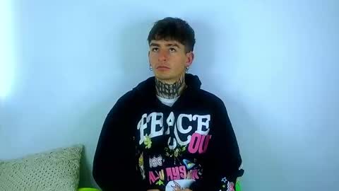 Esteban independent model online show from March 12, 12:15 pm