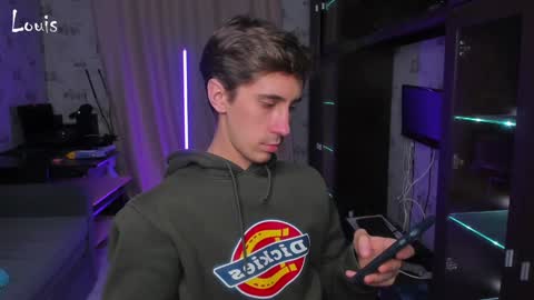 LOUIS online show from December 8, 11:40 pm