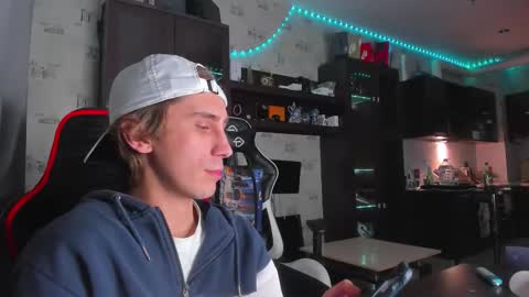 LOUIS online show from October 3, 1:54 am