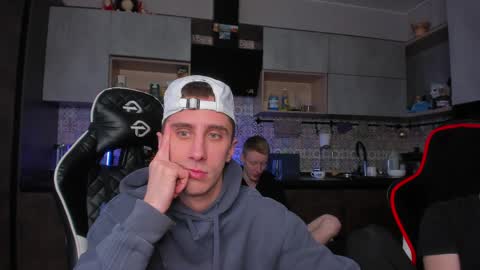 LOUIS online show from April 9, 6:19 am