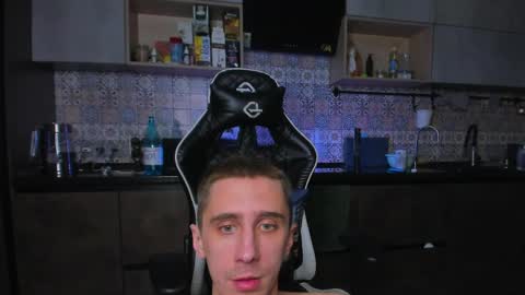 LOUIS online show from March 31, 10:00 pm